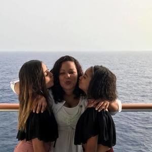 Meet your Posher, Ixia